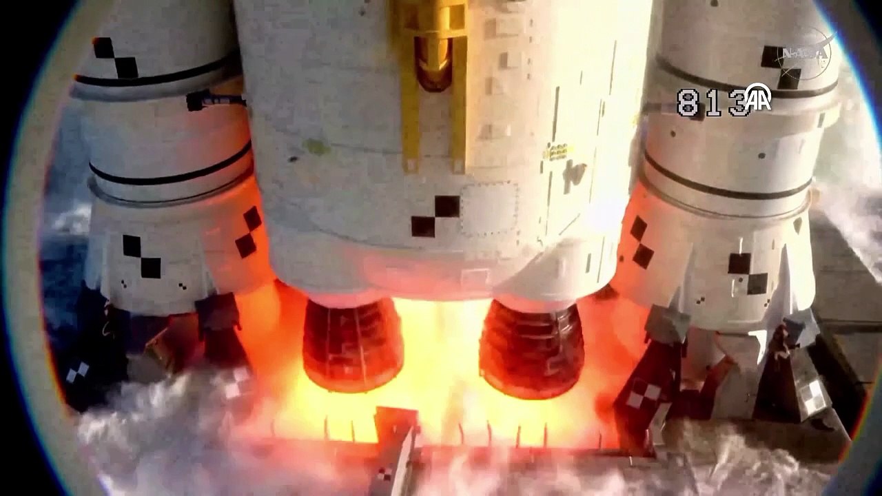 NASA, Ay'a insan taşıyacak Artemis II roketini fırlattı