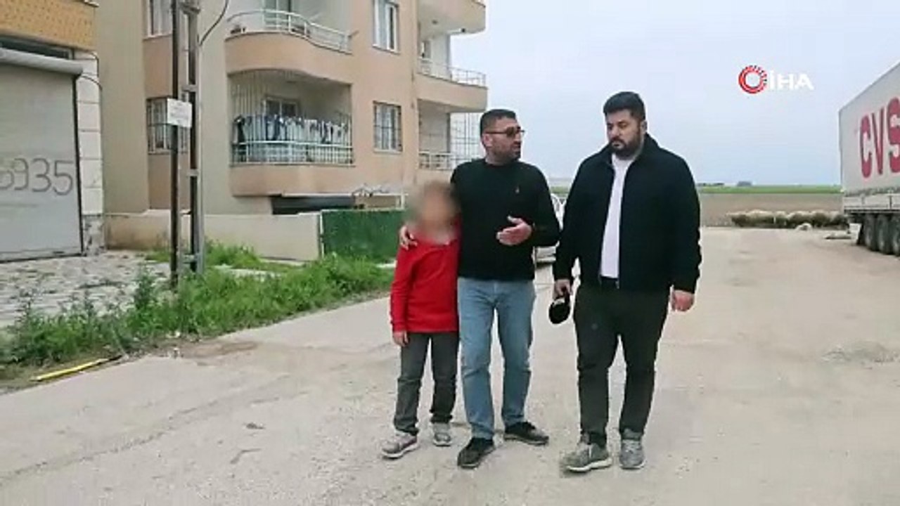 Küçük çocuğun yolunu kestiler! 'Para ver lan' diyerek korku dolu anlar yaşattılar