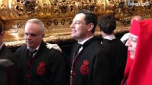 Juanma Moreno sale como hombre de trono en las Reales Cofradías Fusionadas de Málaga