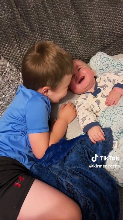 Süßes babylachen