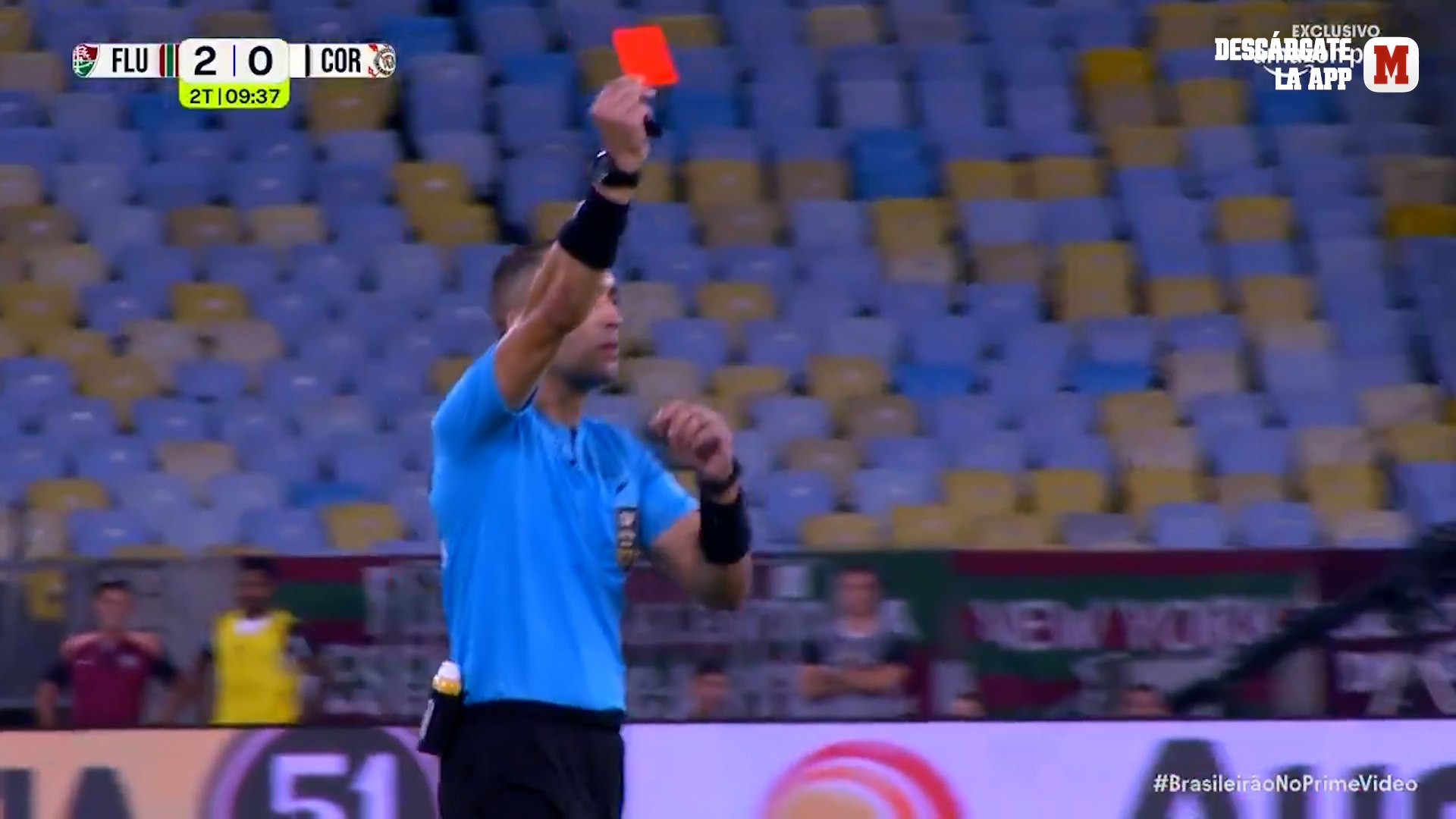 Expulsado por agarrarse 'sus partes' ante un rival