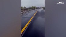 Maltempo, in Molise crolla ponte sul Trigno lungo la statale 16 Adriatica