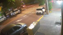 Vídeo mostra ladrão furtando Honda CB300 no Centro; Dono oferece boa recompensa