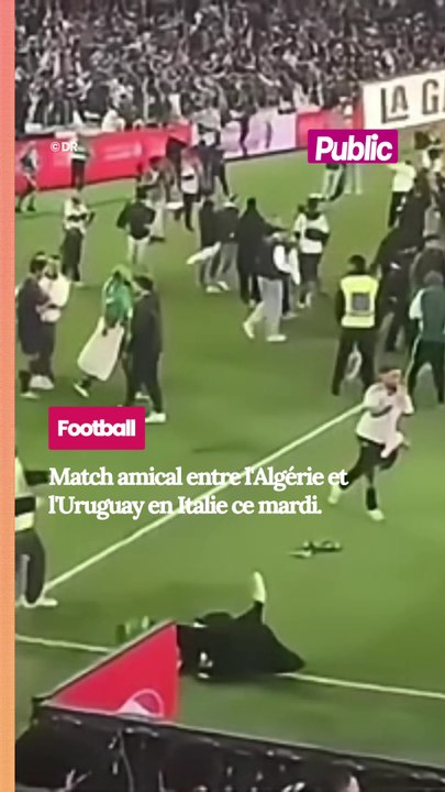 Les supporters algérien, véritable 12e homme, sur la pelouse à l'occasion du match amical Algérie-Uruguay
