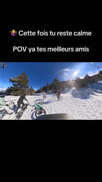 Une BAGARRE EN HAUT DES PISTES DE SKI