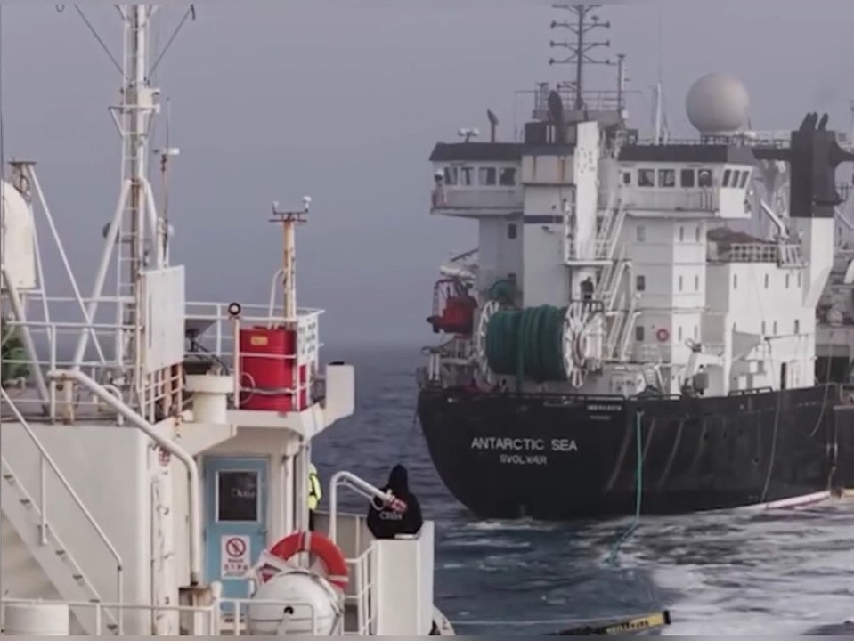 Kollision in Antarktis: Aktivistenboot kracht in Fischerschiff
