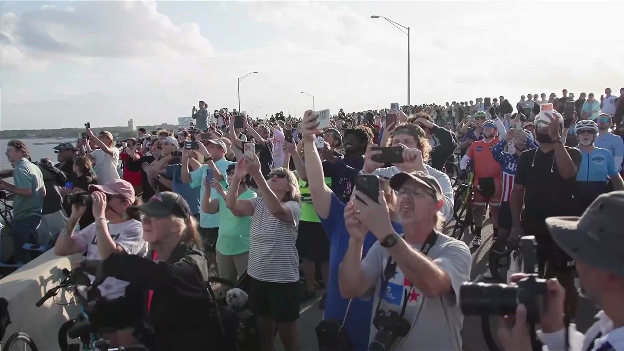 'Emotions running down to my spine' - Crowd erupts as Artemis II takes off