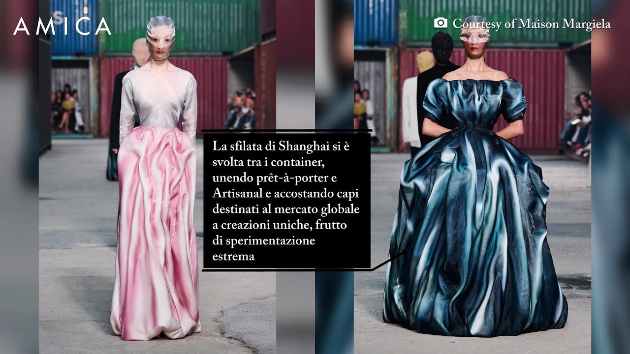 Maison Margiela sfila a Shanghai tra container e look "di porcellana"