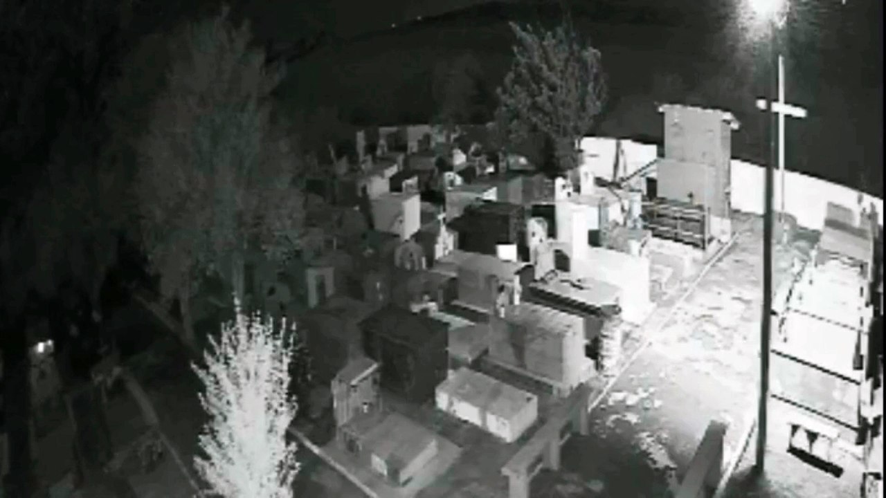 Oito túmulos são violados e têm restos mortais roubados em Miraselva no PR; veja vídeo