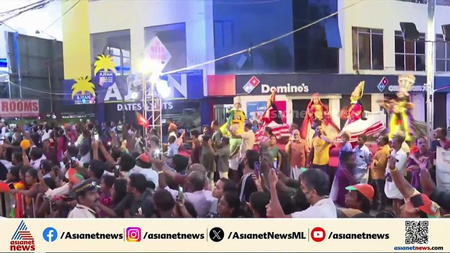 തലസ്ഥാനത്ത് നരേന്ദ്ര മോദിയുടെ റോഡ് ഷോ; തുറന്ന വാഹനത്തിൽ ജനങ്ങളെ അഭിവാദ്യം ചെയ്ത് പ്രധാനമന്ത്രി