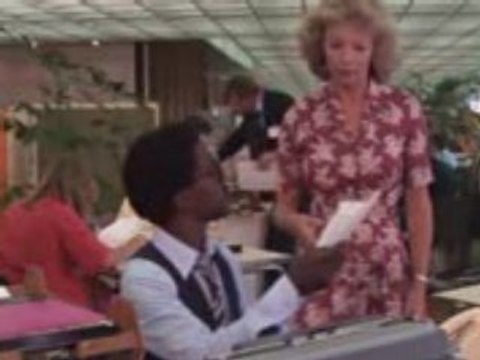 Боговете сигурно са полудели (1980)