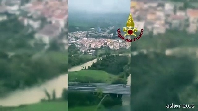 Maltempo in Abruzzo, l'esondazione del fiume Pescara dall'alto