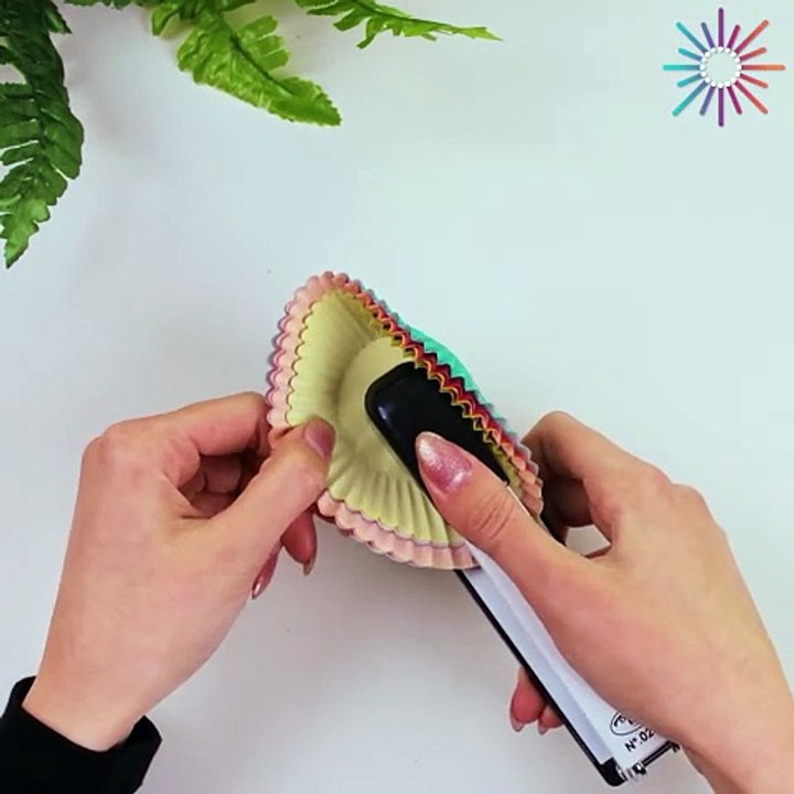 Create a colorful flower using cupcake cups! 🌺