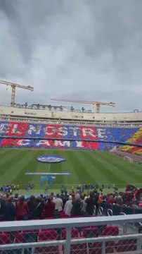Tifo espectacular en el Camp Nou en la vuelta de Champions del Barça vs Real Madrid