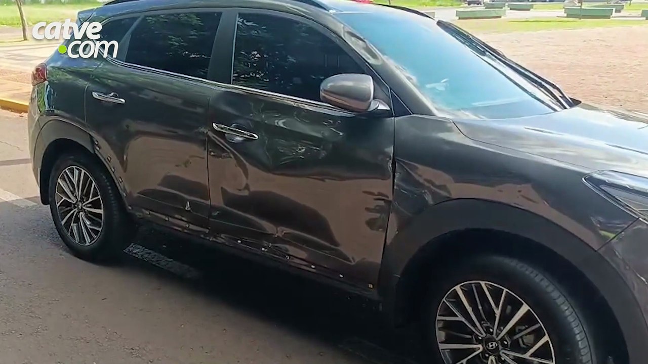 Jovem de 19 anos fica ferida em batida com carro em Toledo