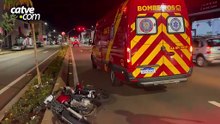 Motociclista sofre fratura na clavícula após acidente no Centro de Cascavel