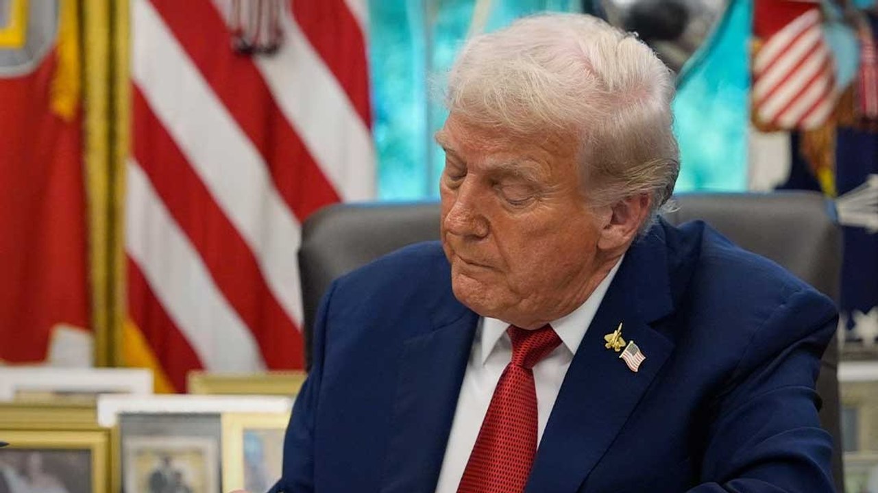 Trump Orders New Tariffs: डोनाल्ड ट्रंप ने फिर...