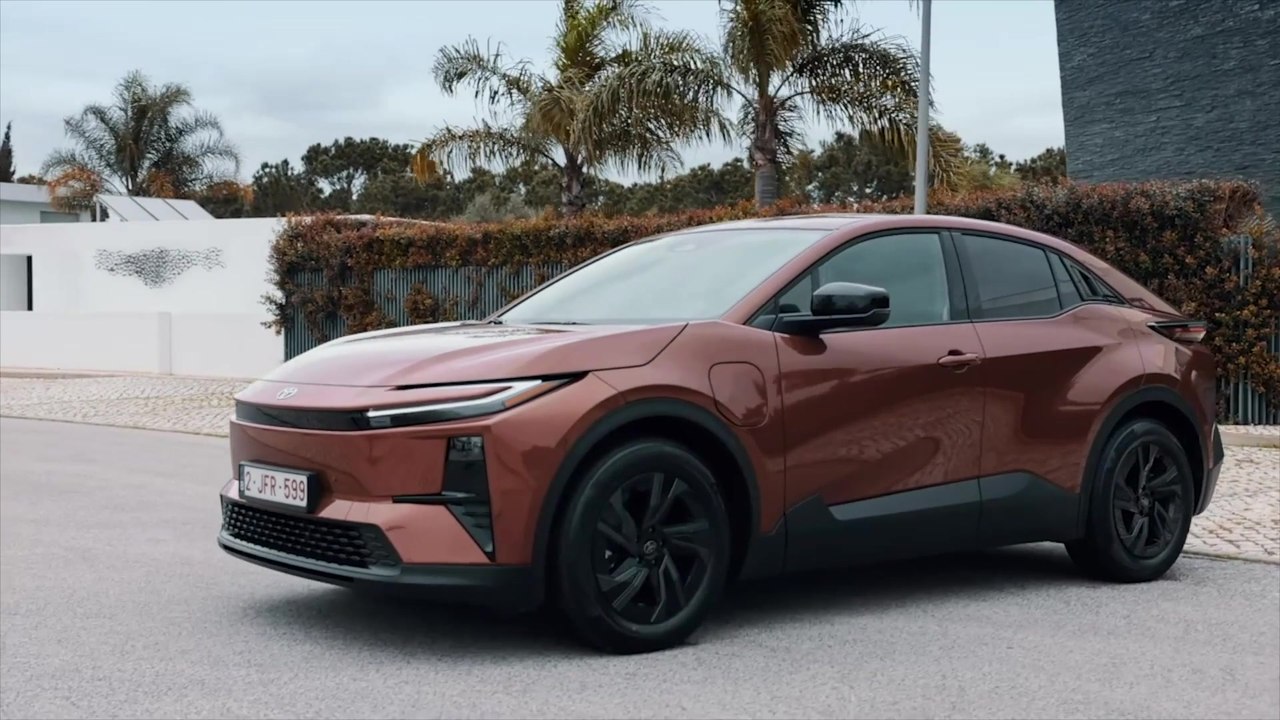 Der neue Toyota C-HR+ - Serienmäßig sicher