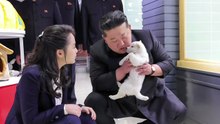 김정은은 강아지, 주애는 고양이 쓰담 [앵커리포트] / YTN