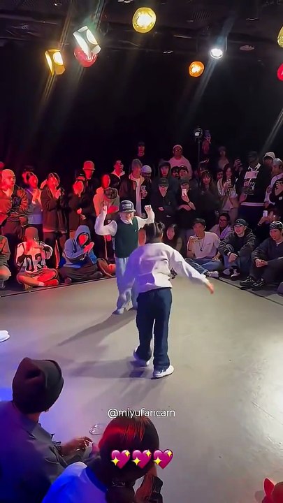 Cool Kids Duo Dancing
