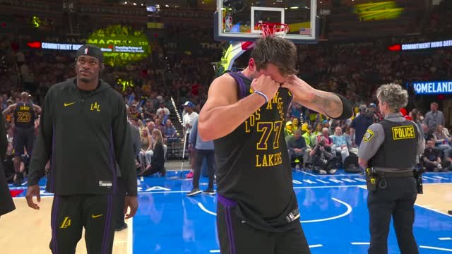 Doncic suffers hamstring injury in big Lakers loss to OKC