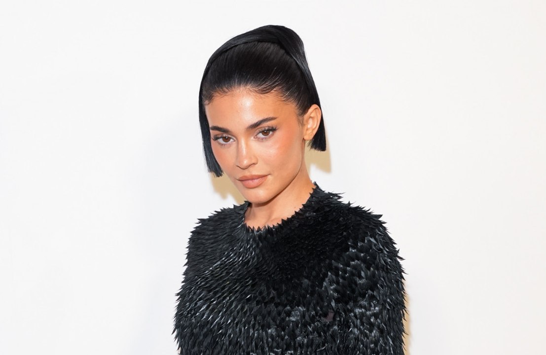 Kylie Jenner, kızı Stormi Webster’a tarihi bir televizyon anını izlettikten sonra duygusal anlar yaşadı