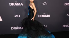 Zendaya begeistert bei Filmpremiere im blauen Feder-Dress