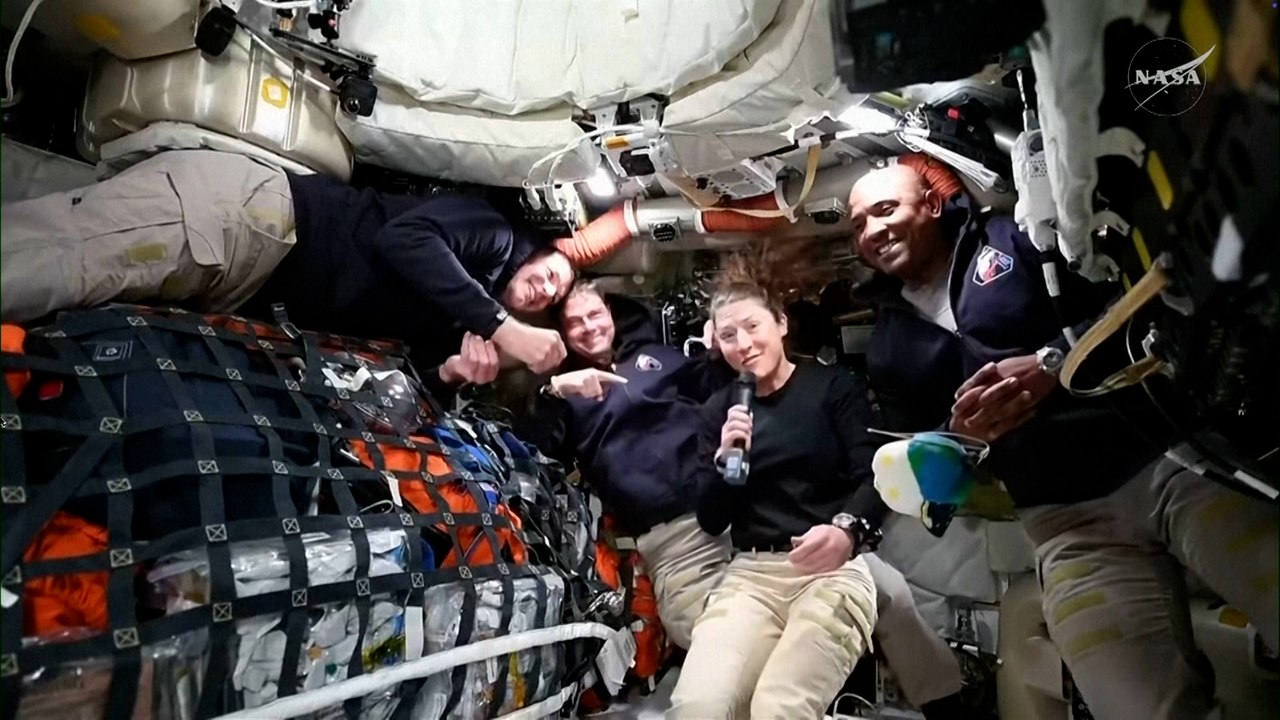 "Soy la fontanera espacial": así arregló el baño de la nave la astronauta Christina Koch