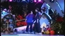 El cantante Tito haciendo breakdance en el programa de Susana Giménez
