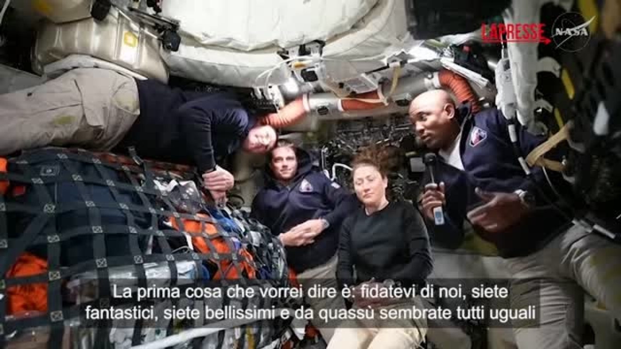 Artemis II, il messaggio degli astronauti dallo spazio: «Siamo tutti un unico popolo»