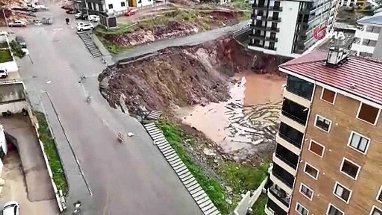 Edremit’te Toprak Kayması!