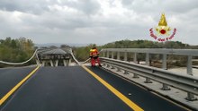 Crollo del ponte sul fiume Trigno: proseguono le ricerce dei Vigili del Fuoco Montenero di Bisaccia