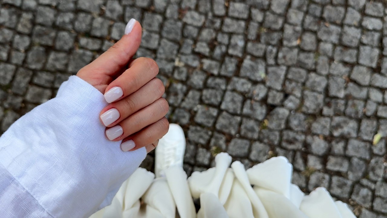 “Recession nails” : pourquoi les ongles courts font leur grand retour en 2026