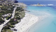 Prove d'estate nelle spiagge della Sardegna: la Pelosa presa d'assalto