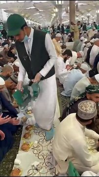 Beautiful Naat at Roza Rasool ﷺ | Soul Touching Voice ❤️ Masjid e Nabwi Naat 🕌 Emotional & Peaceful Kalam 😍
