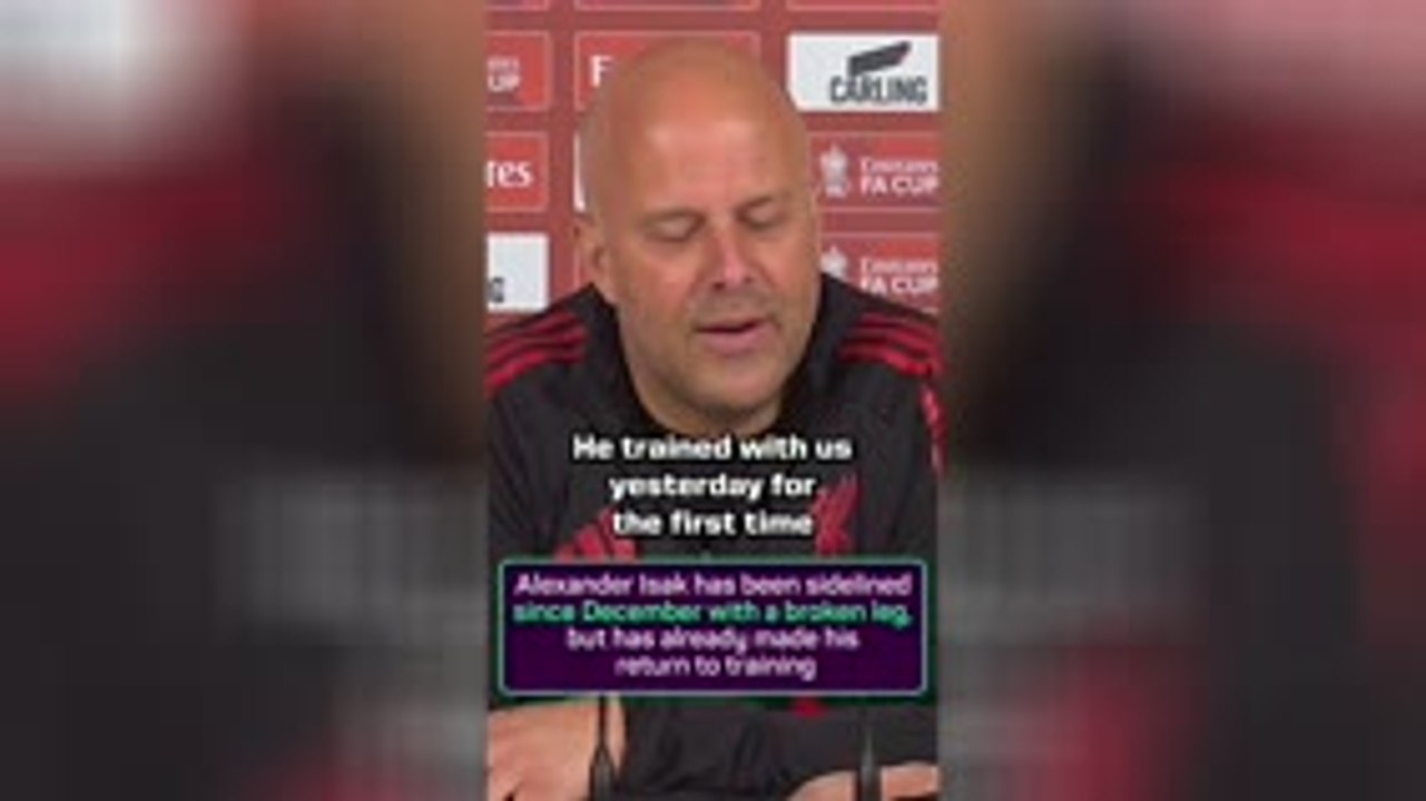 Slot hints at Isak's return
