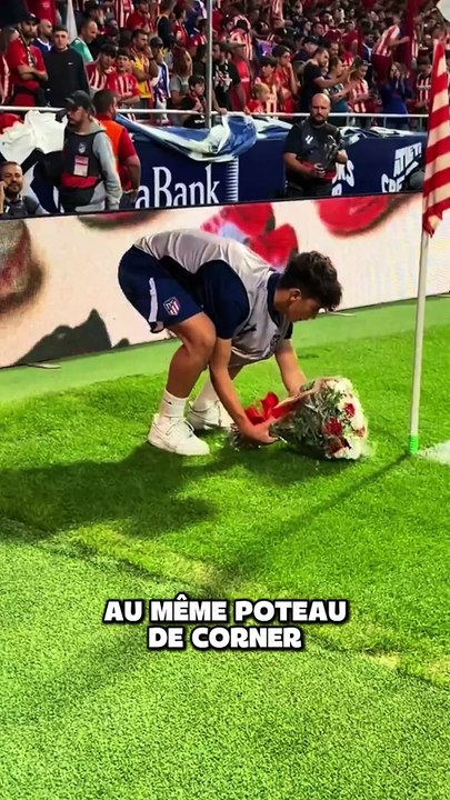 🌺 Pourquoi l'Atlético de Madrid dépose des fleurs derrière un poteau de corner avant ses matchs ?! 🤔