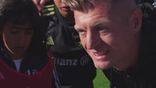 Kroos disfruta entrenado a niños