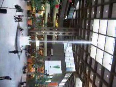 fontaine(dans le vieux port de montreal dans le wall center)