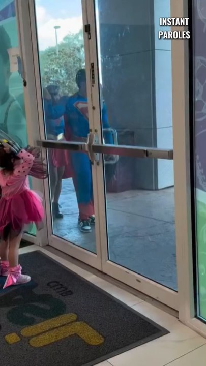 Ces parents se déguisent pour faire une surprise à leur fils à la crèche