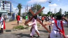 Верующие в Нигерии отмечают Пасху крестным ходом в Лагосе