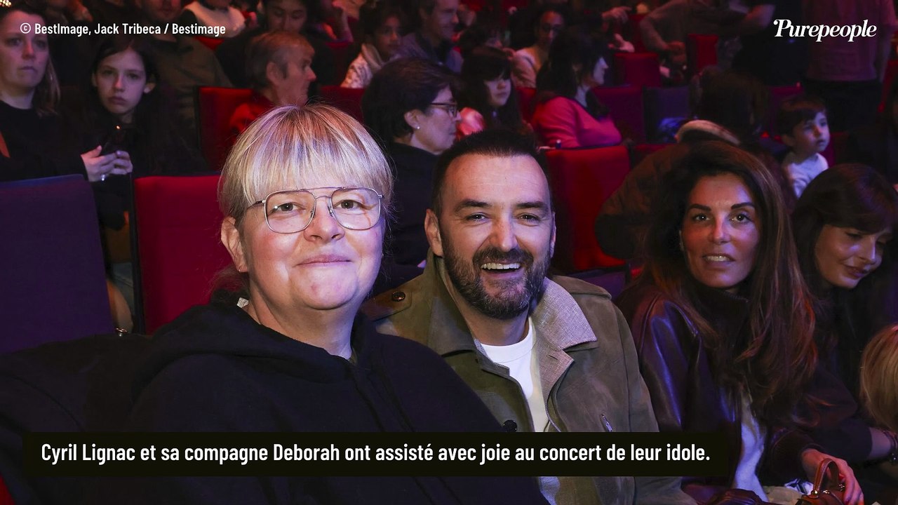 Sortie remarquée pour Cyril Lignac et sa compagne Déborah, venus applaudir l'idole de leur fils Léo (3 ans)
