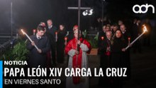 Papa León XIV retoma tradición de cargar la cruz durante la procesión del Viernes Santo