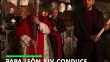Papa León XIV conduce personalmente la Cruz en su primer Viernes Santo