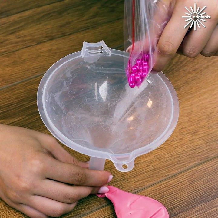 DIY balloon garland magic for fabulous parties! 🎈✨