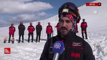 Gönüllü ekip, çığ müdahalesi için karda eğitim aldı
