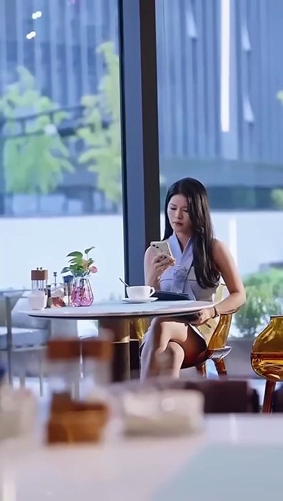 At the end, after breaking up with her ex-boyfriend out of anger, she impulsively married the teacher's son, and everyone said that he was precious and unruly, and Jiejun was an existence she couldn't afford, and it just so happened that she just wanted t