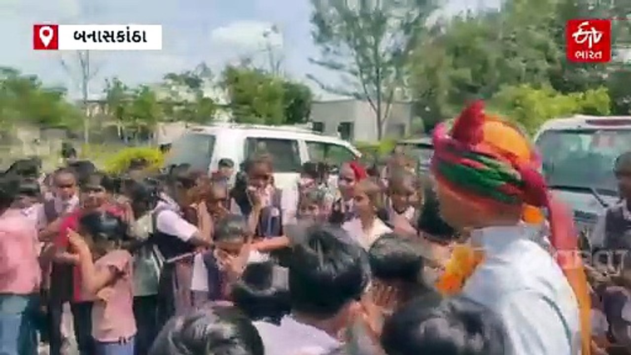 થરાદની ચારડા પ્રાથમિક શાળામાં શિક્ષકોની વિદાય વ...