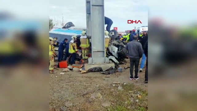 Ankara Kahramankazan’da feci kaza: Özel halk otobüsü üst geçide çarptı, 5 ölü