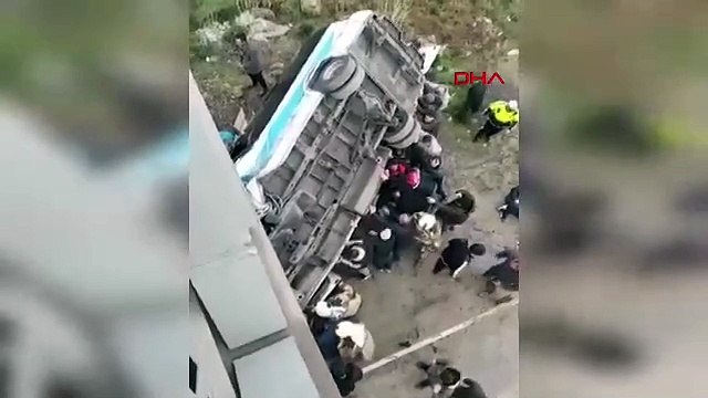 Ankara'da korkunç kaza! Özel halk otobüsü üst geçide çarptı: Ölü ve yaralılar var
